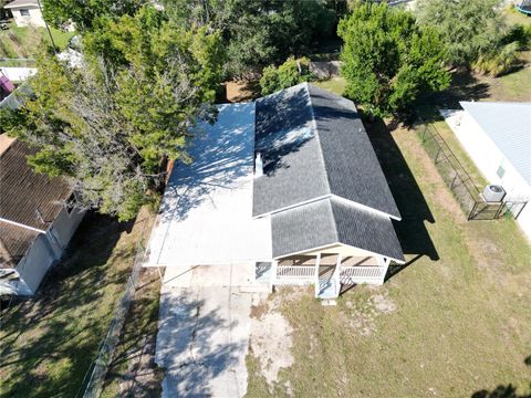 A home in AUBURNDALE