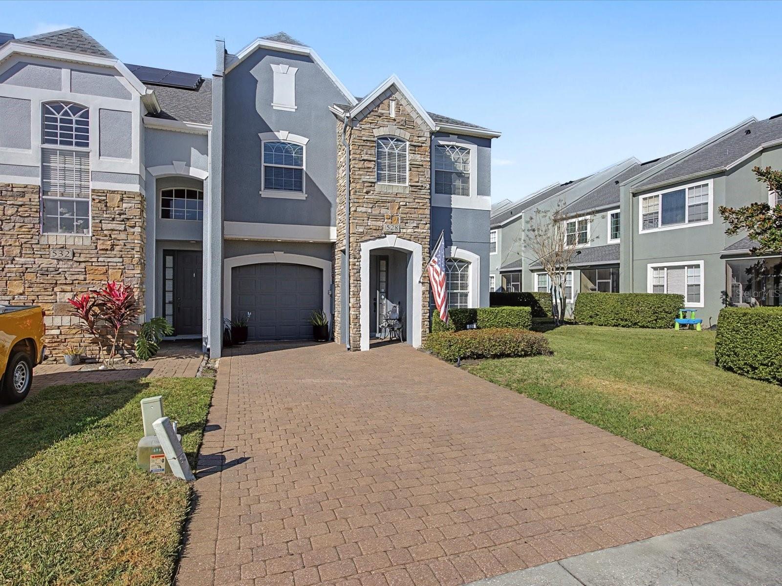 528 WOODLAND TERRACE