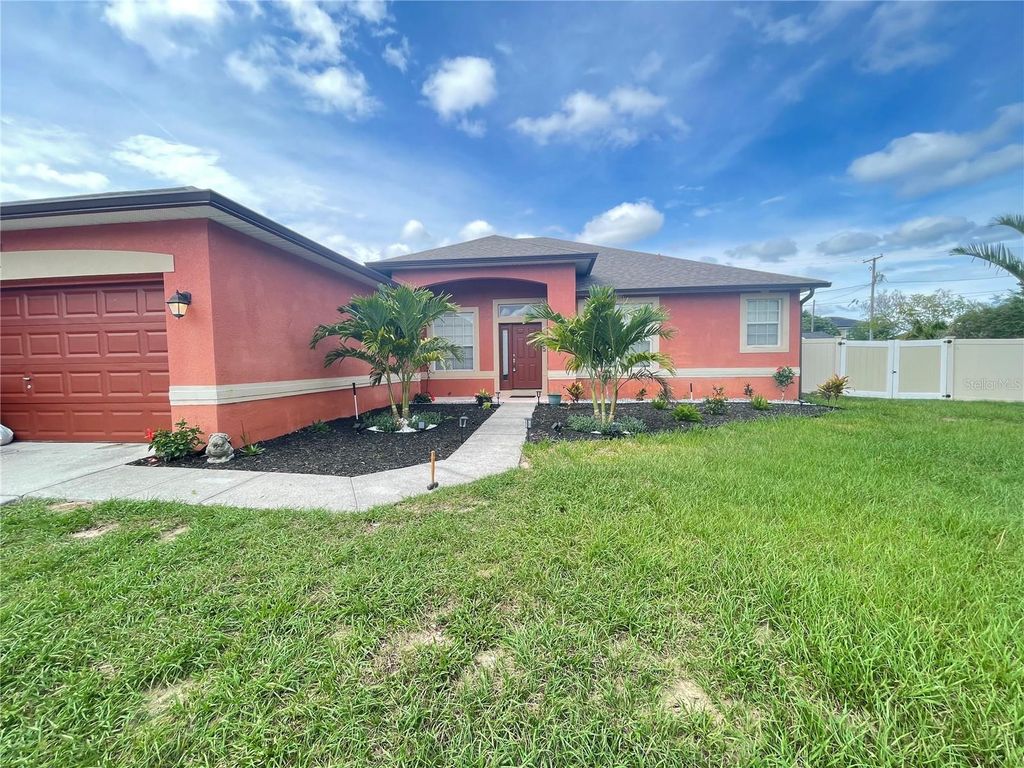 Photo of 907 Wildflower Road, Davenport, FL 33837 (MLS # O6358845)