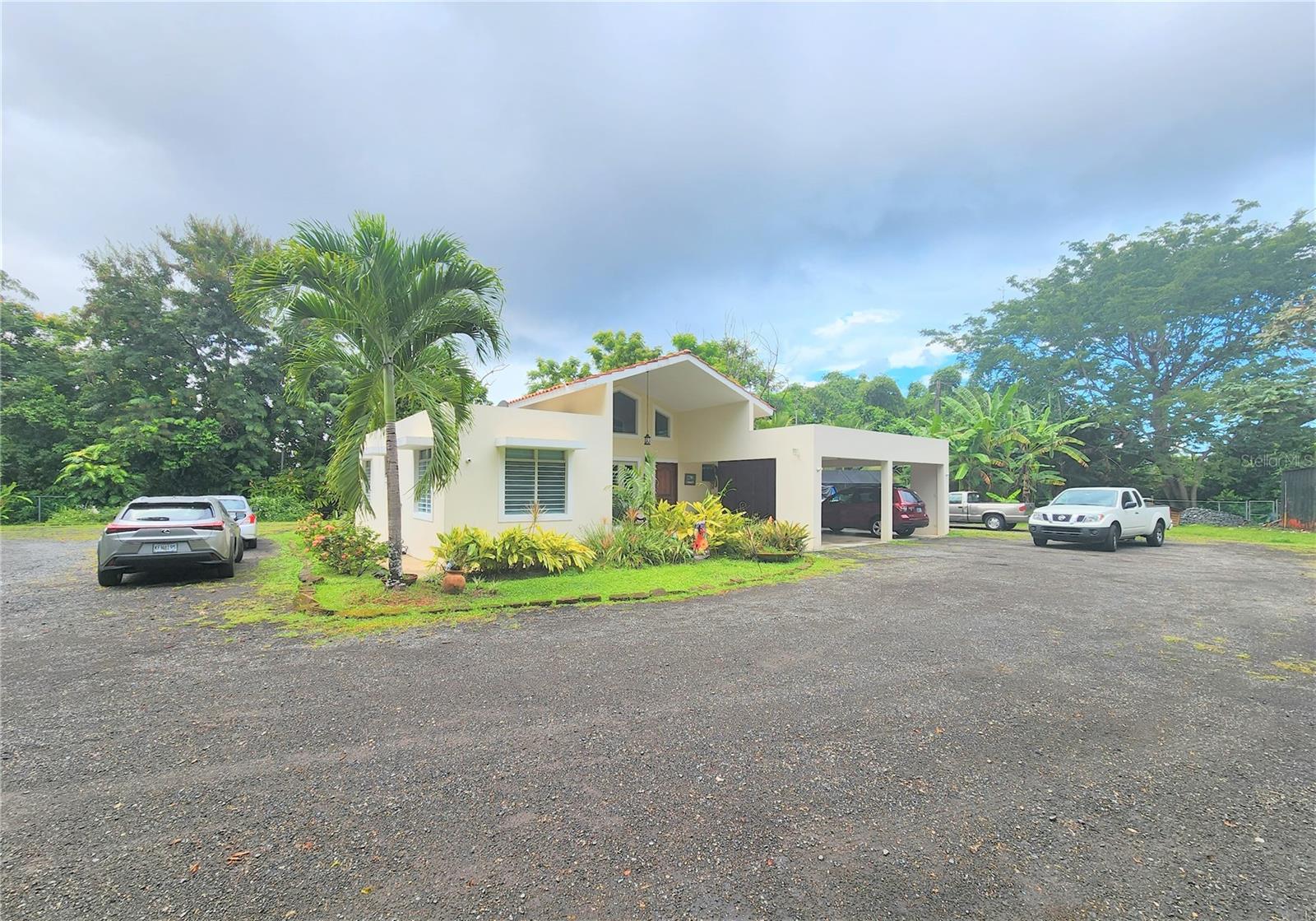 Unique Opportunity in Guaynabo!
Discover the place where the tranquility of the countryside meets the convenience of the city. We present Lot 23 on Calle Vanda, in the exclusive Los Filtros sector of Guaynabo. This stunning property offers an exceptional lifestyle, ideal for families seeking the best of both worlds.
Property Features:
Bedrooms: 3, with the possibility to convert to 4.
Bathrooms: 2 and a half, perfect for the comfort of the whole family.
Land Size:4,756 m², a spacious area to enjoy nature.
Construction: 2,387 sq. ft., with a design that maximizes every corner.
Sustainable Energy: Solar panels, water reserve tank, and backup generator, ensuring your comfort and savings on utilities.
Climate Control: Inverter air conditioners that guarantee a cool and pleasant environment.
Imagine waking up every morning surrounded by natural beauty while enjoying the proximity to all the services Guaynabo has for you: excellent schools, entertainment options, restaurants, and easy access to transportation. This home is not just a place to live, but a refuge to create unforgettable memories with your family.
Price: $1,295,000.00
Don’t miss the opportunity to live in a privileged environment where peace and convenience meet. Contact us today to schedule a visit and experience everything this wonderful property has for you. Your new home awaits!