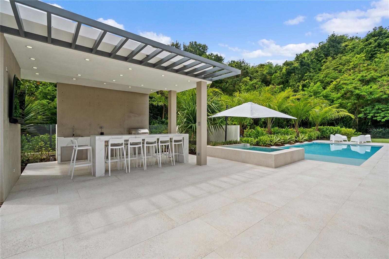 SABANERA DE DORADO - Residential