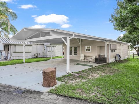 A home in LAKE WALES