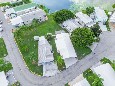 A home in LAKE WALES