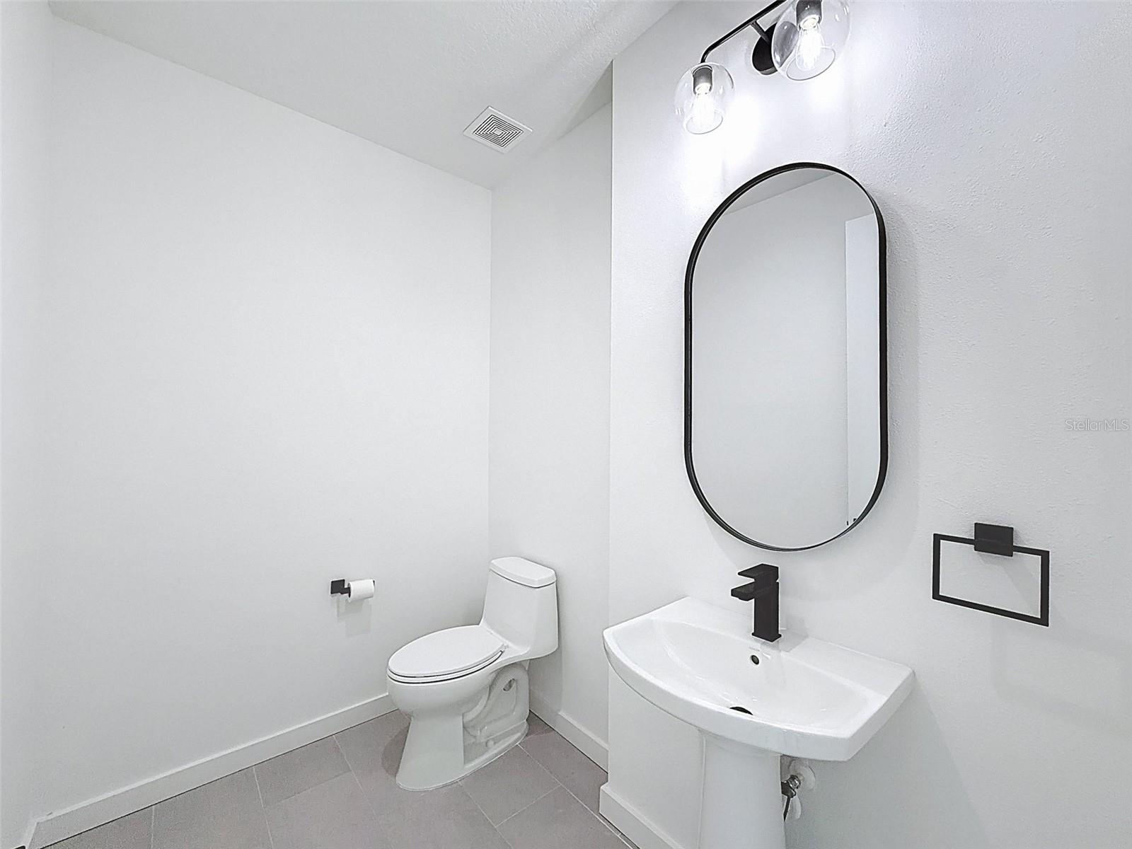 CANVAS TPA TWNHMS PH 1 - Residential Lease