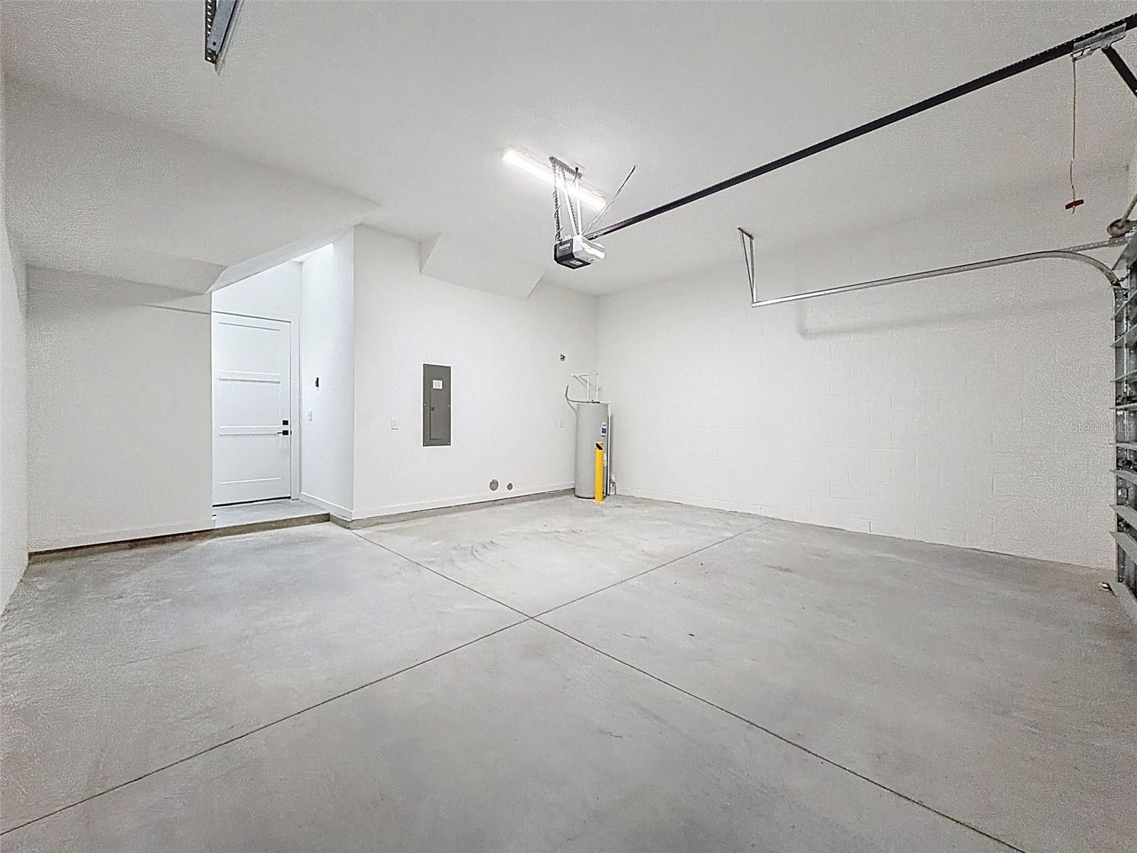 CANVAS TPA TWNHMS PH 1 - Residential Lease