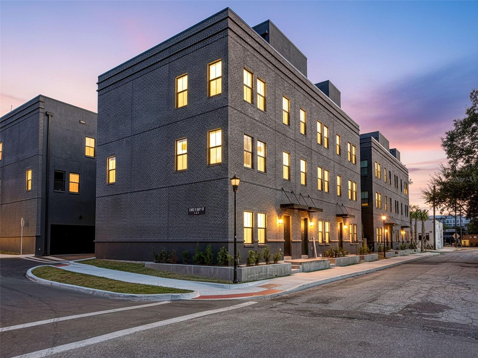 CANVAS TPA TWNHMS PH 1 - Residential Lease