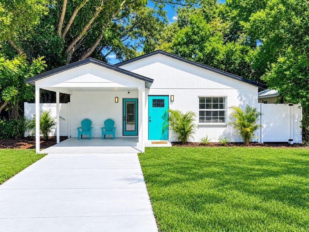 Photo of 4527 13th Avenue S, St Petersburg, FL 33711 (MLS # O6451889)