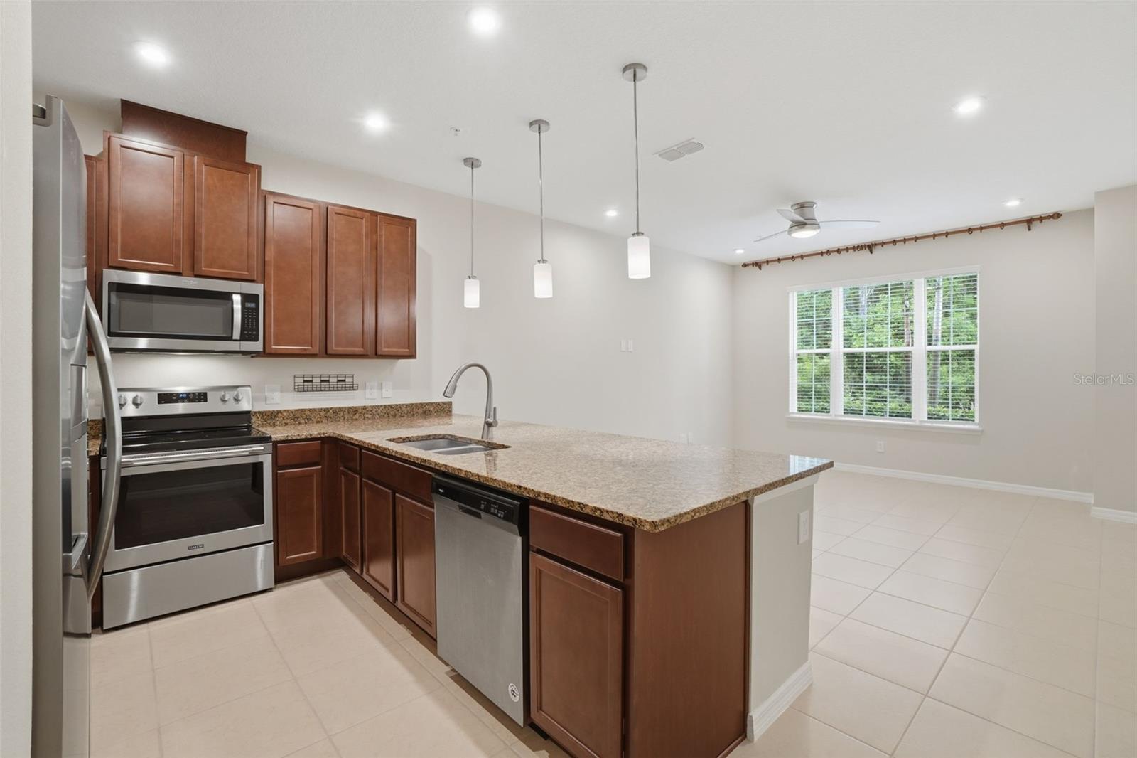 RANDAL WALK - Residential