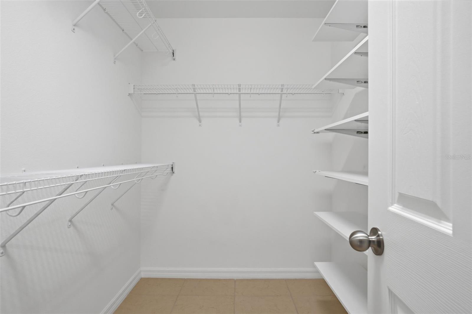 RANDAL WALK - Residential