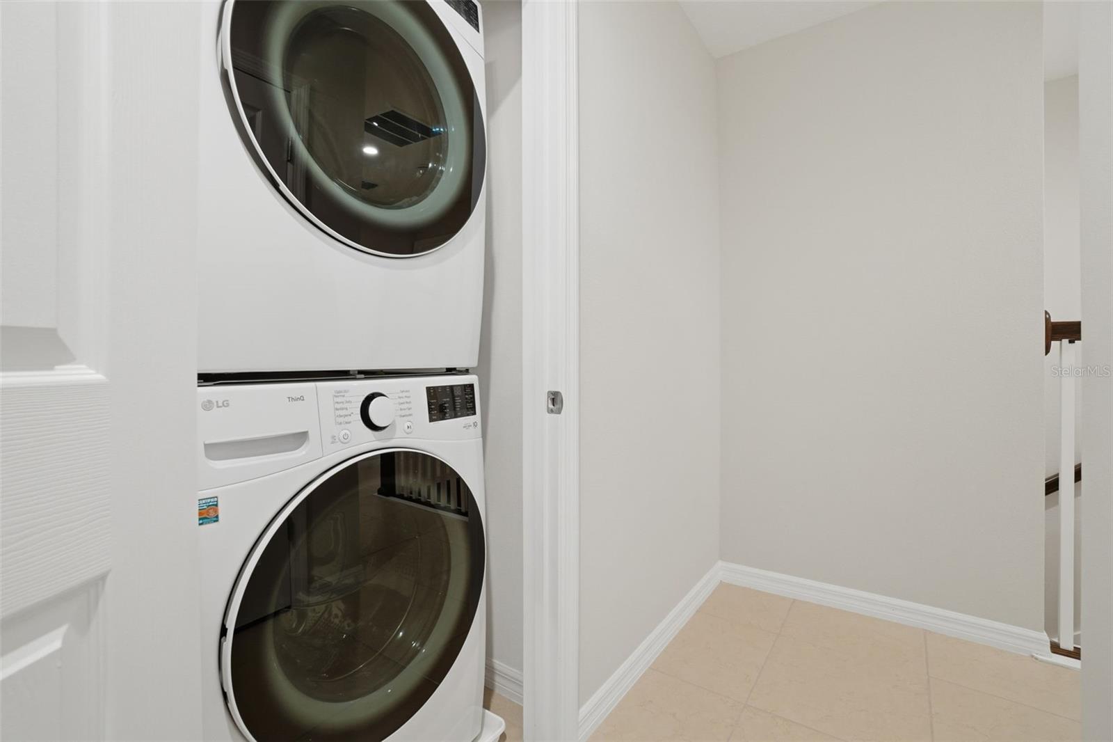 RANDAL WALK - Residential