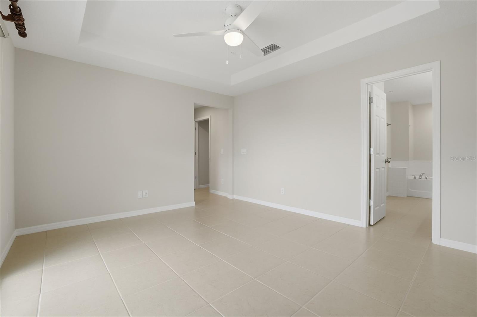 RANDAL WALK - Residential