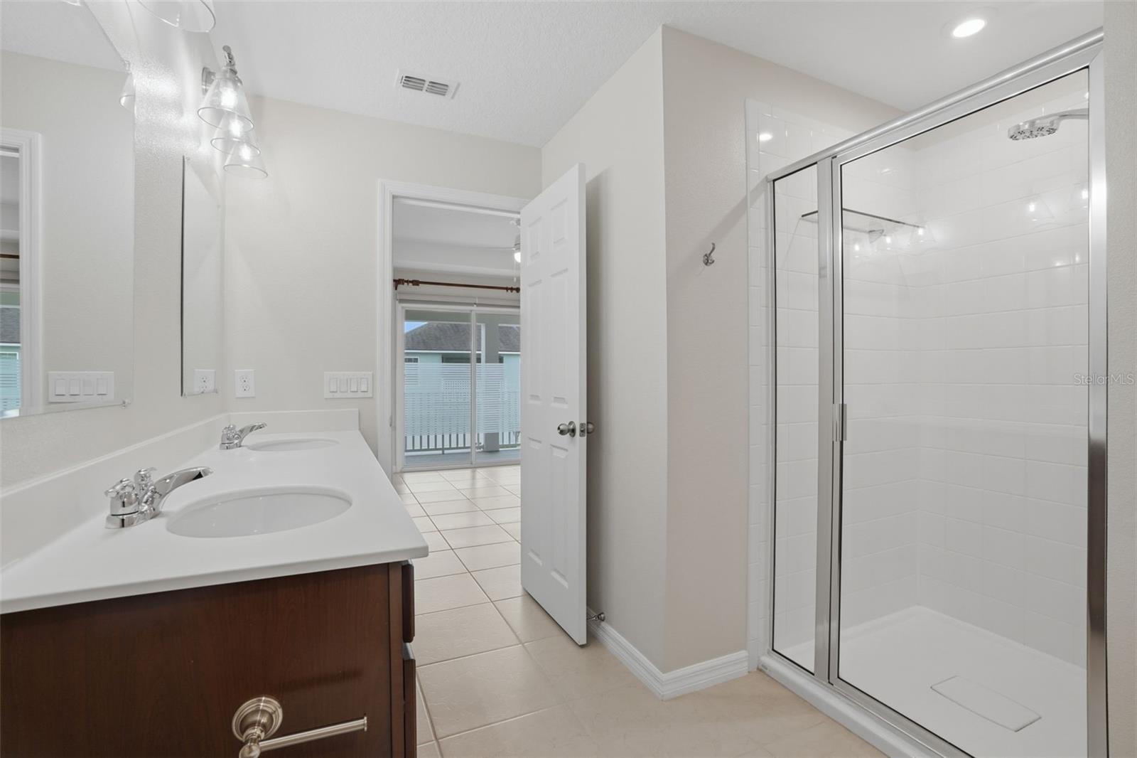 RANDAL WALK - Residential