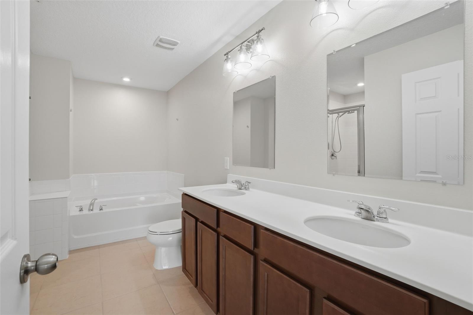 RANDAL WALK - Residential