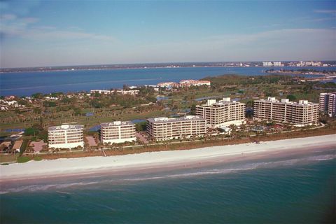 A home in LONGBOAT KEY