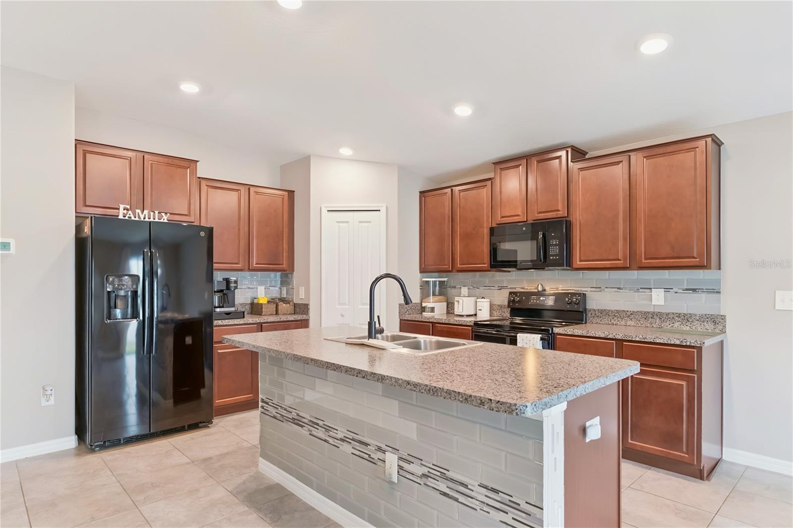 7419 PEARLY EVERLASTING AVENUE