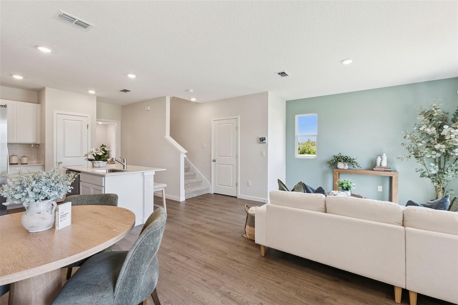 2253 RITA LANE