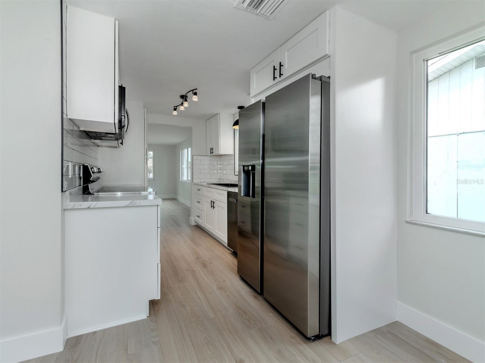 VENICE COUNTRY CLUB ESTATES RESUB - Residential Lease