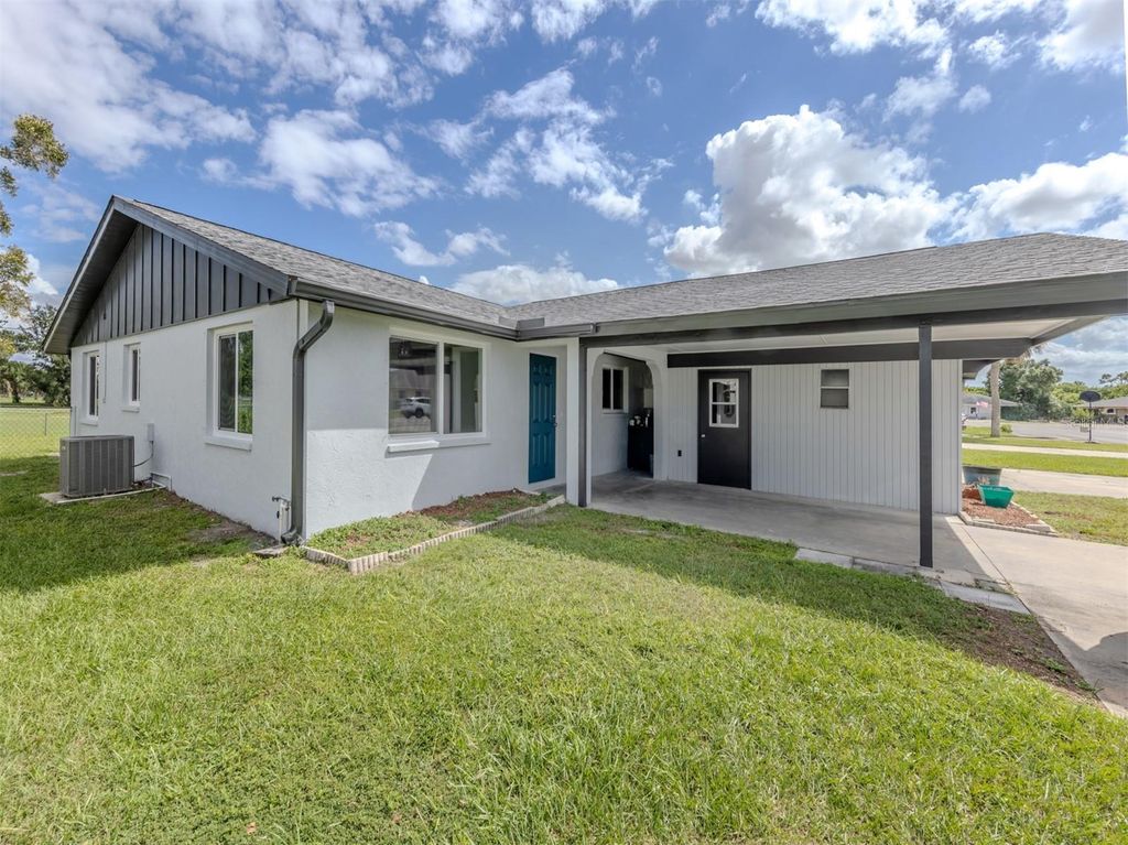 Photo of 193 Golf Club Lane, Venice, FL 34293 (MLS # N6141139)