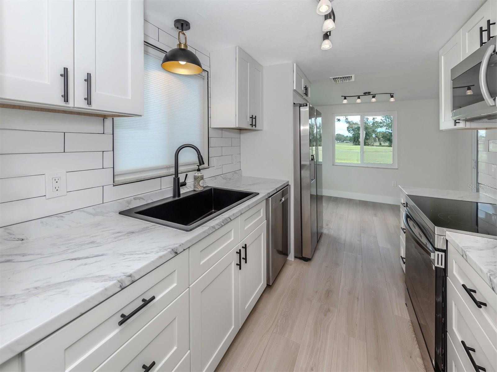 VENICE COUNTRY CLUB ESTATES RESUB - Residential Lease