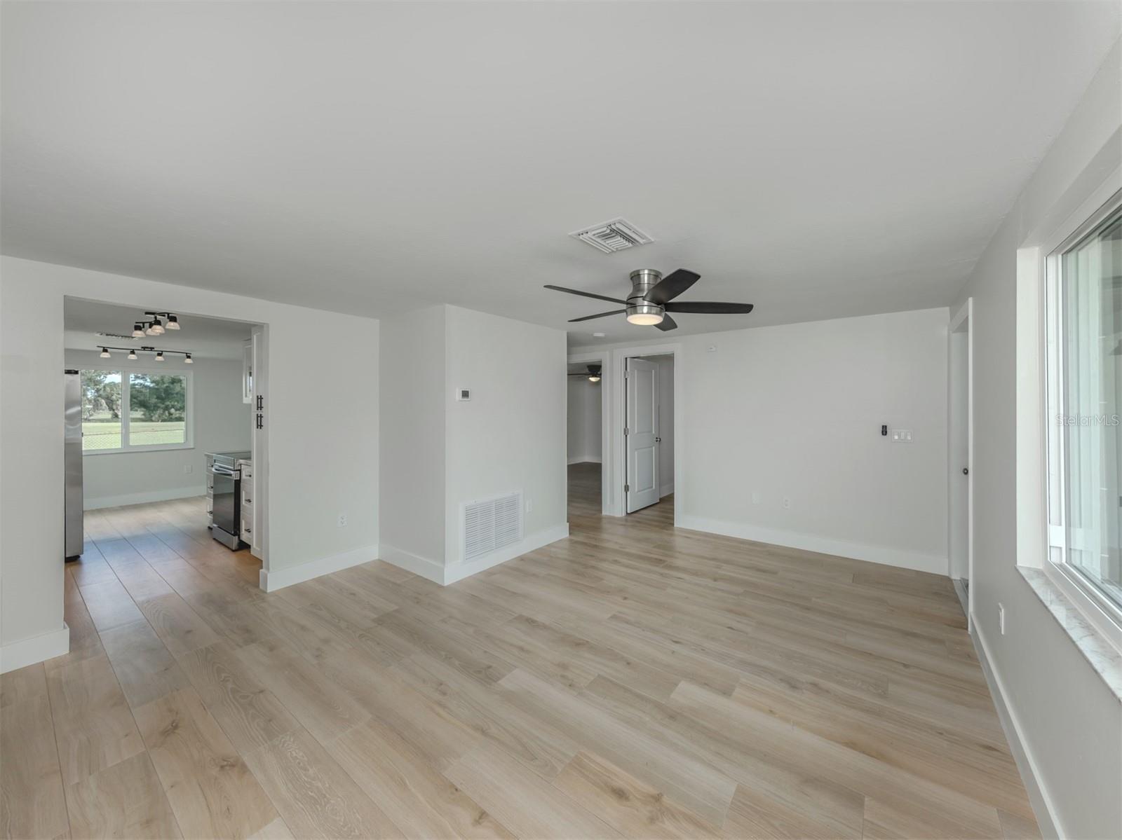 VENICE COUNTRY CLUB ESTATES RESUB - Residential Lease