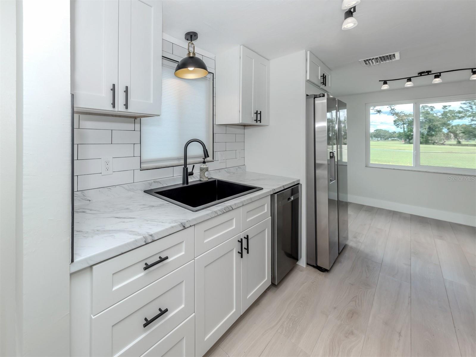 VENICE COUNTRY CLUB ESTATES RESUB - Residential Lease