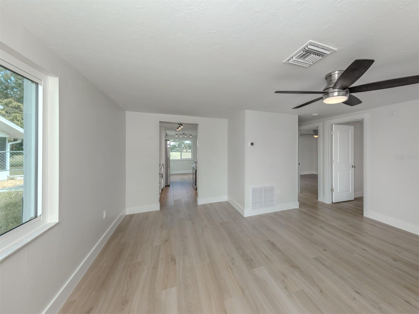 VENICE COUNTRY CLUB ESTATES RESUB - Residential Lease