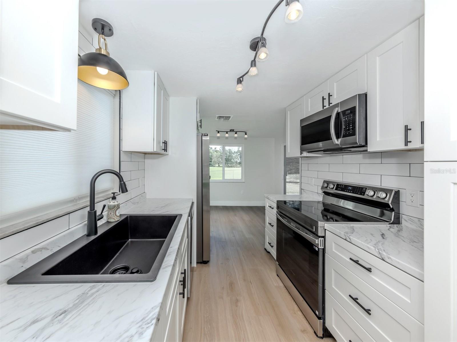 VENICE COUNTRY CLUB ESTATES RESUB - Residential Lease