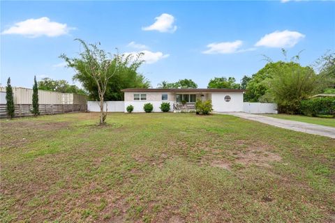 Photo of 2010 Lee Drive, Valrico, FL 33594 (MLS # O6399928)