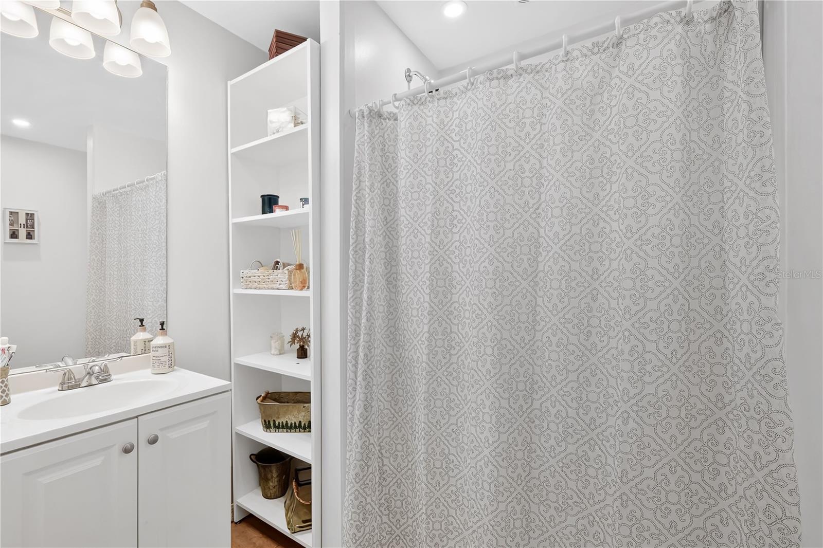 VAN SANT SUB - Residential