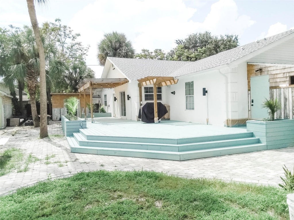Photo of 530 28th Avenue S, St Petersburg, FL 33705 (MLS # TB8561579)