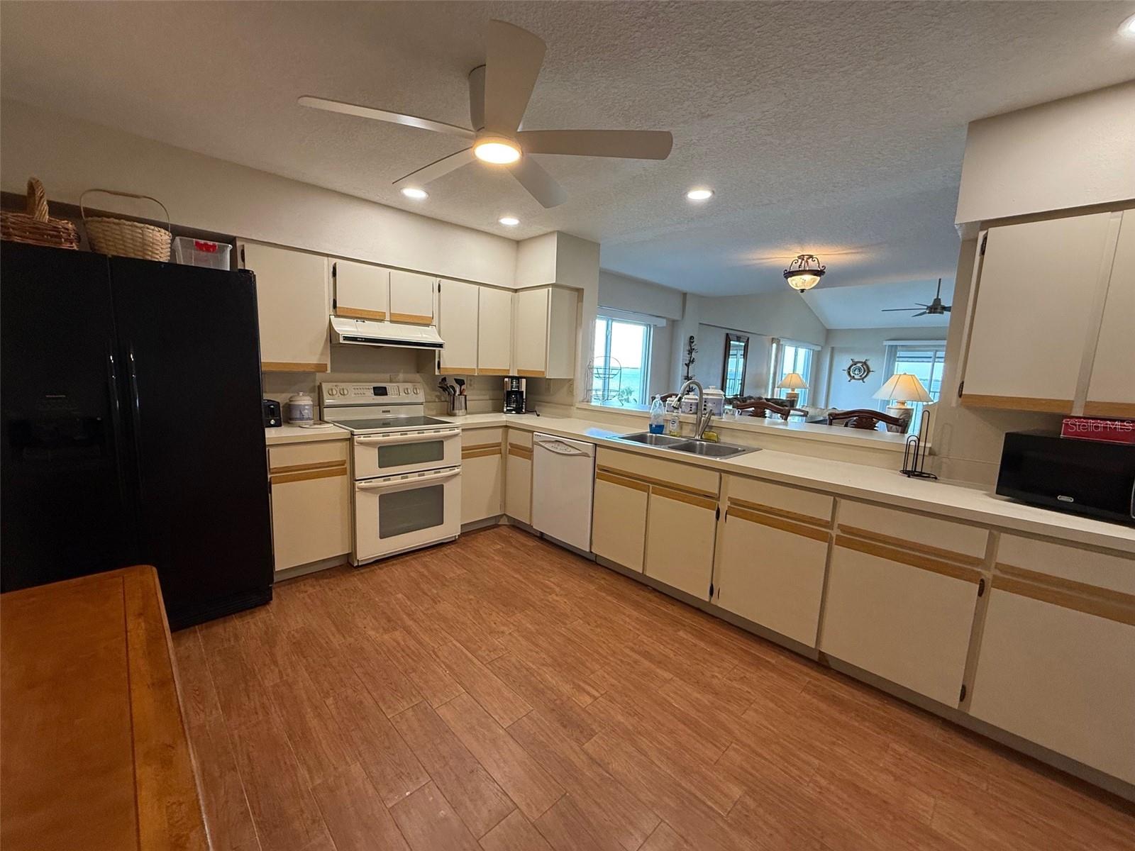 PARK BEACH CLUB - Residential Lease