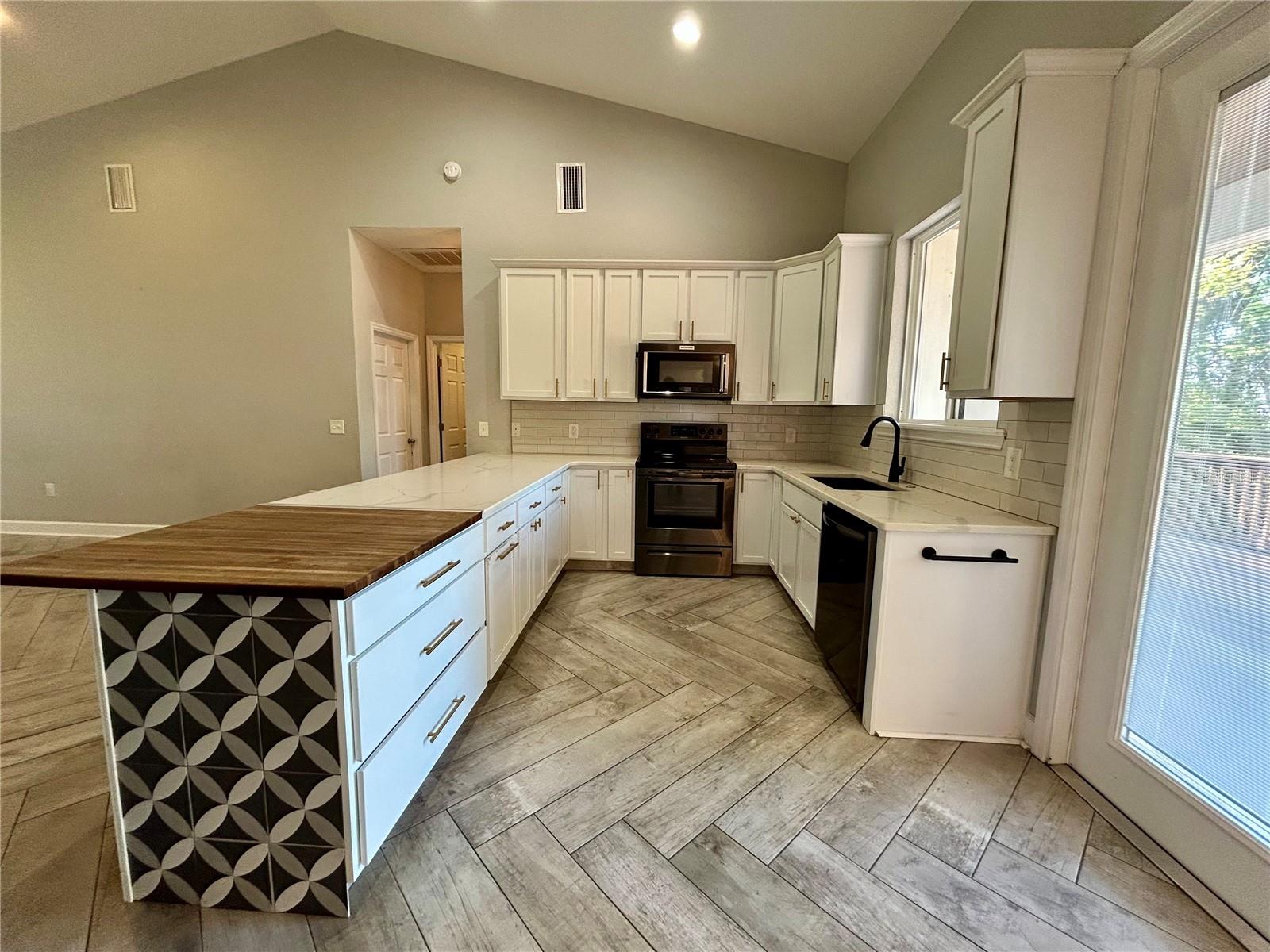 LAKE WALES HEIGHTS - Residential Lease