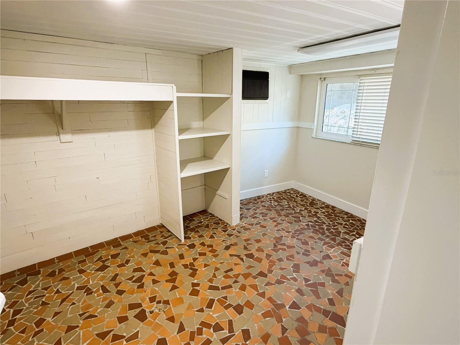 SUNSET PARK - Residential Lease