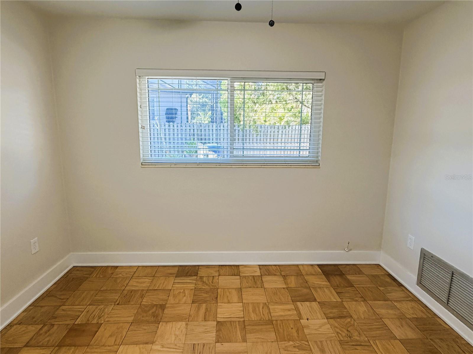 SUNSET PARK - Residential Lease