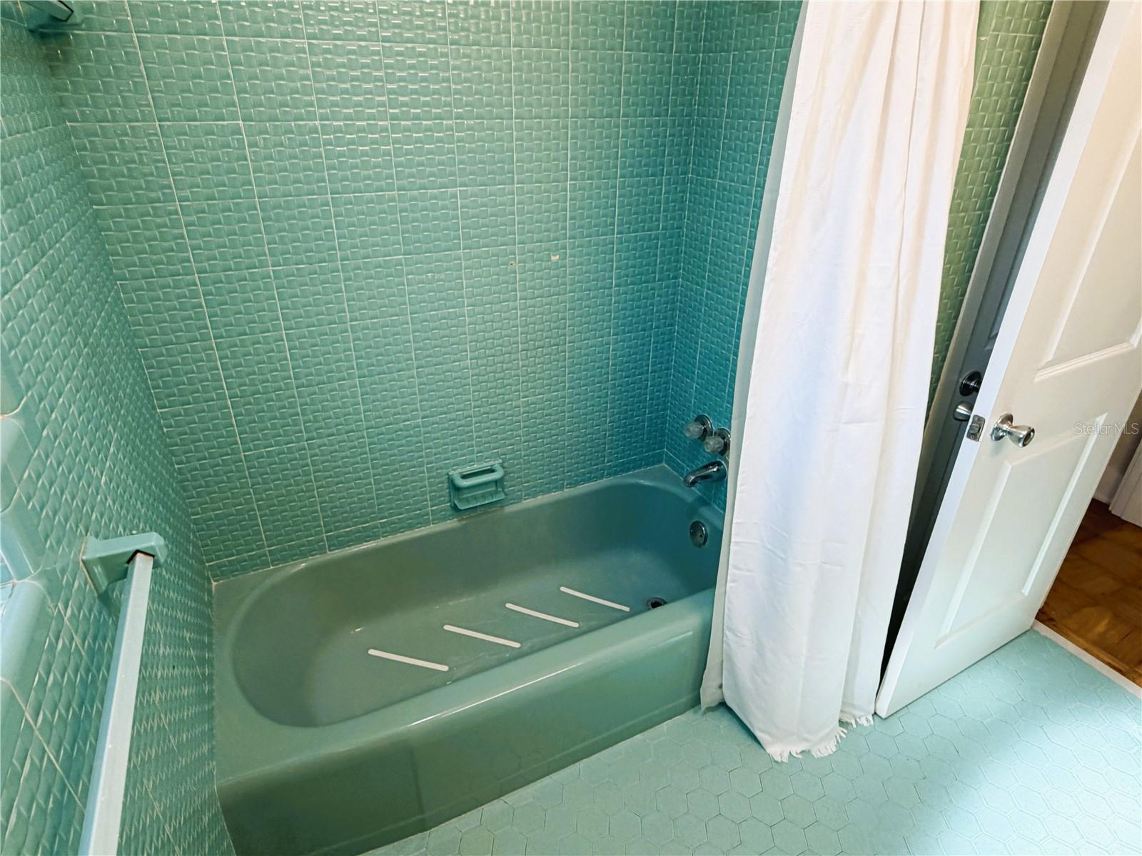 SUNSET PARK - Residential Lease