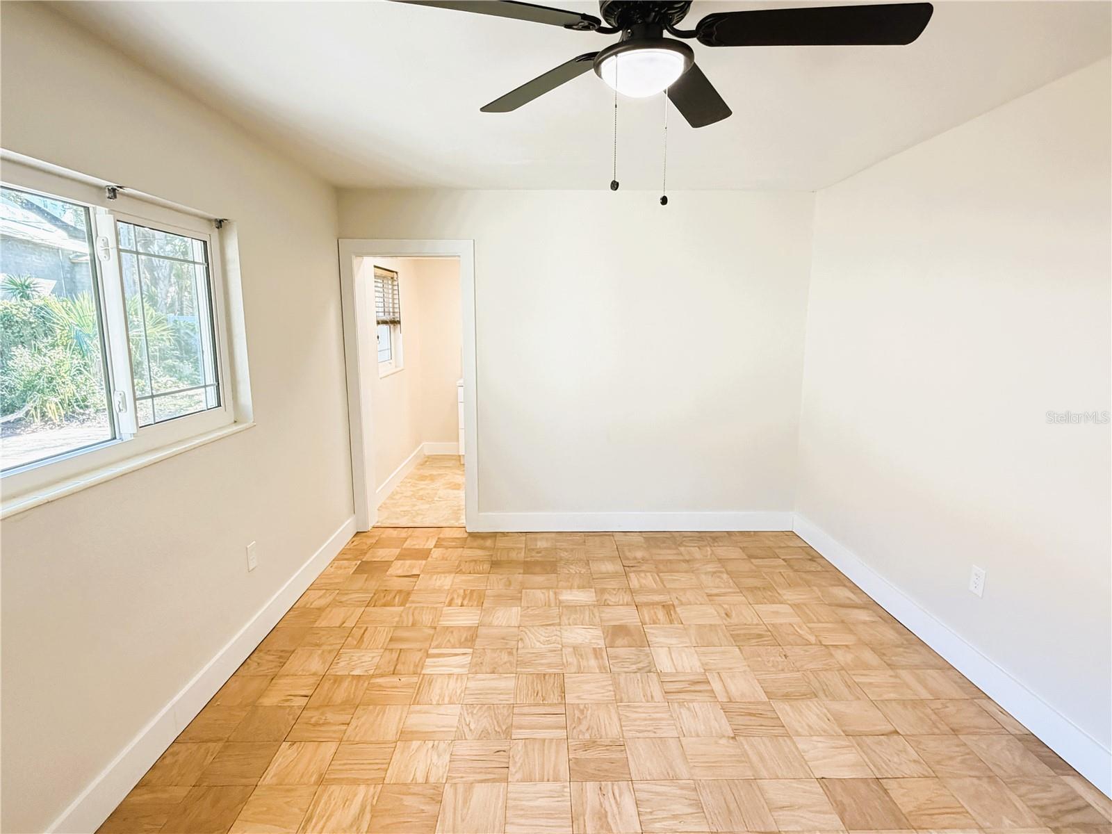 SUNSET PARK - Residential Lease