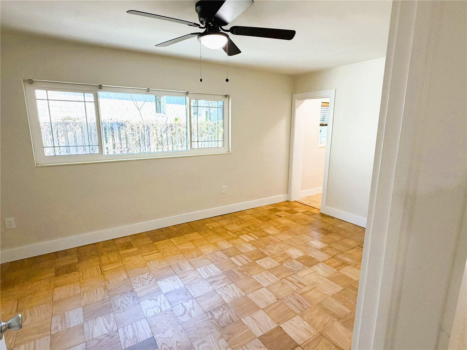 SUNSET PARK - Residential Lease