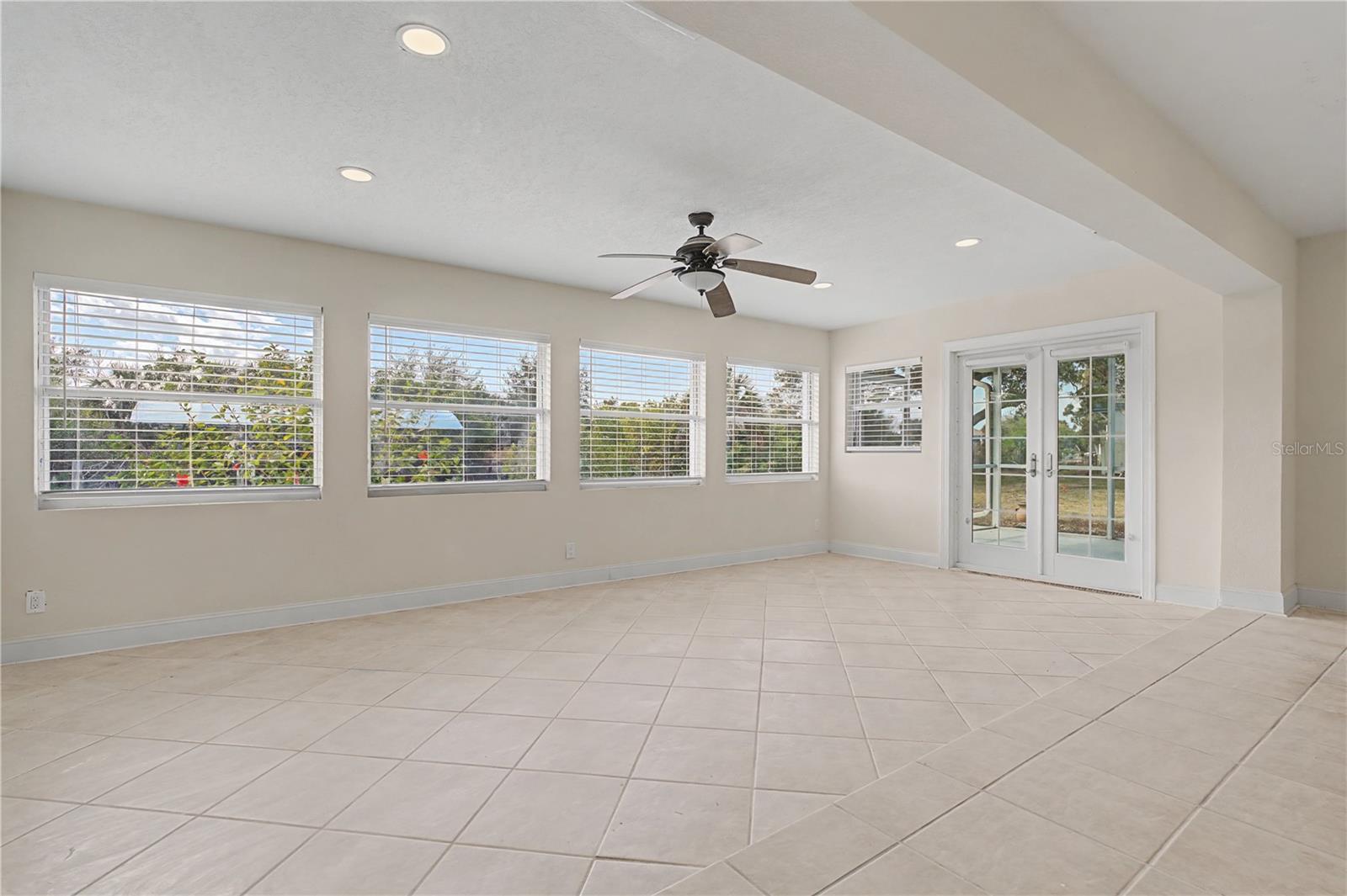 SUNCOAST 01 - Residential