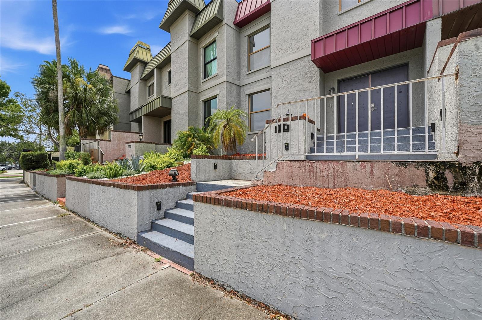 170 E DAVIS BOULEVARD