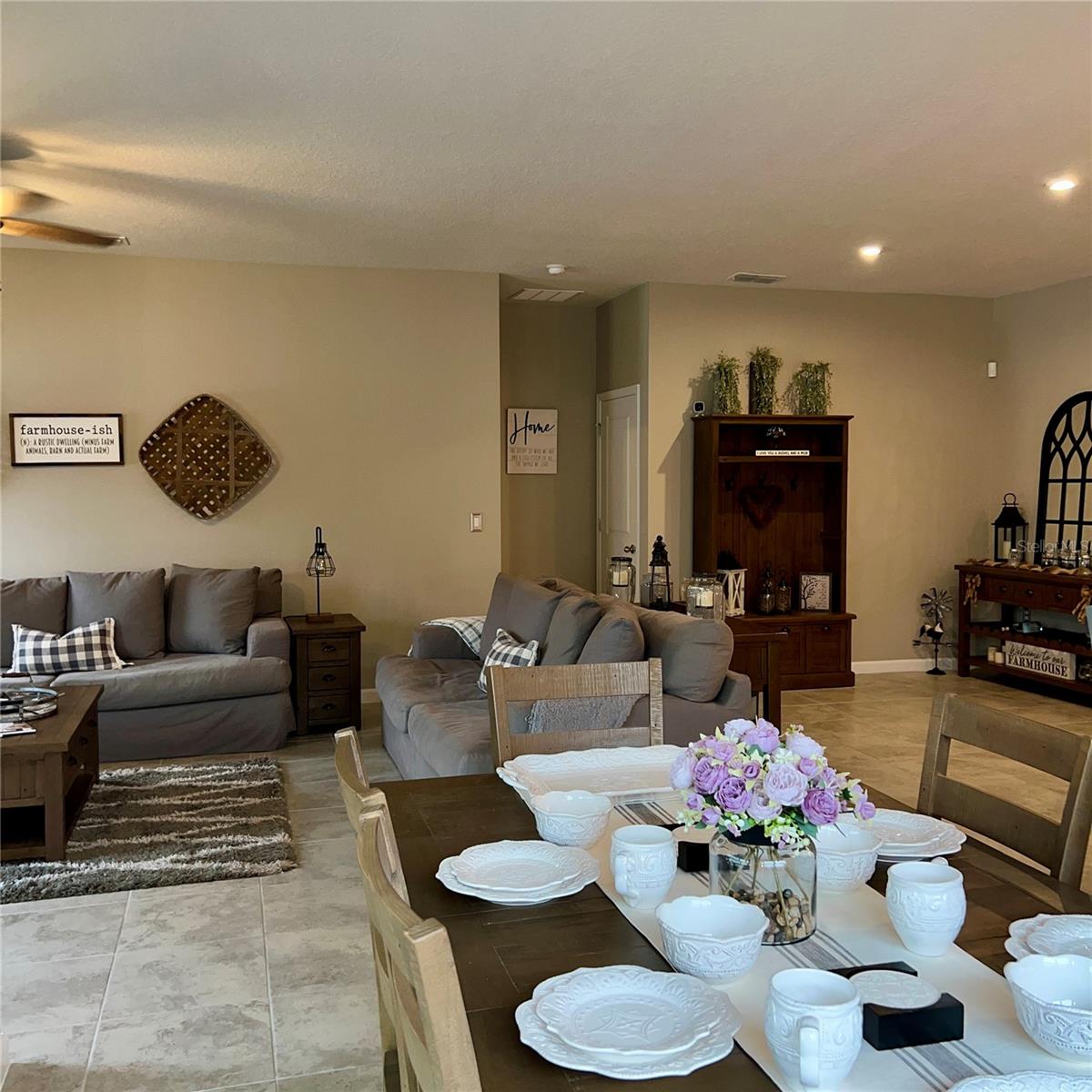 DORA LANDINGS - Residential