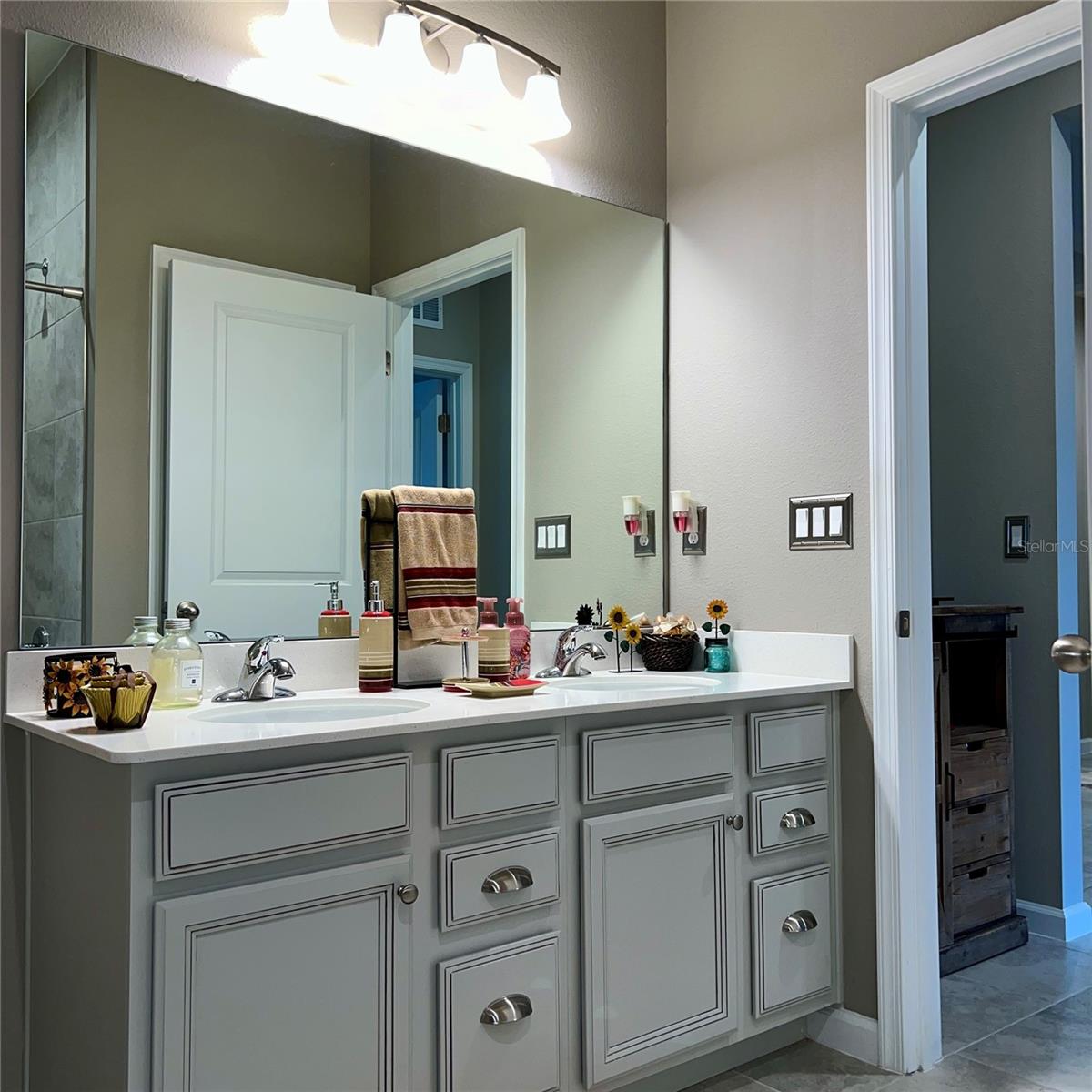 DORA LANDINGS - Residential