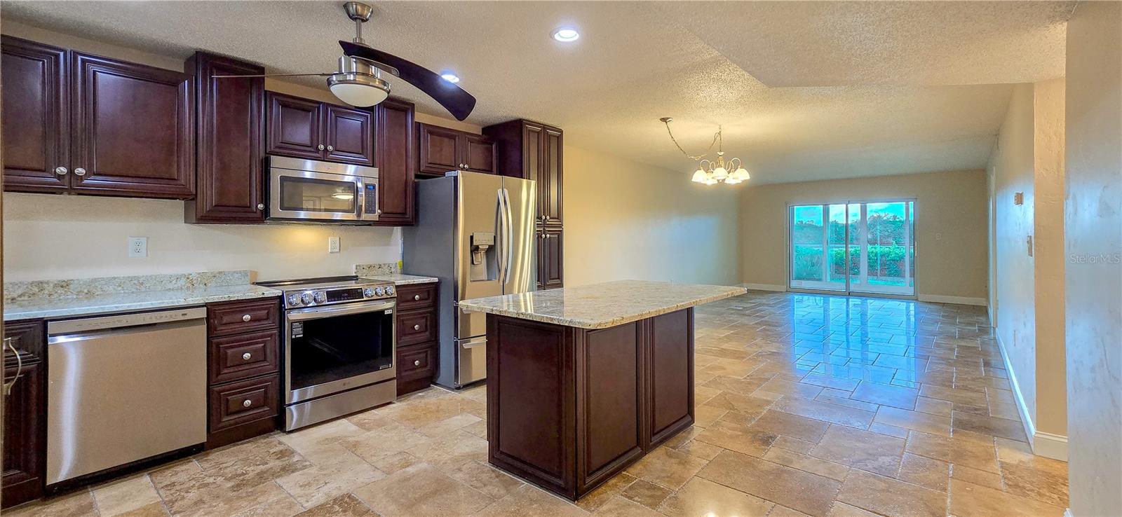 LAKE OVERLOOK APTS - Residential