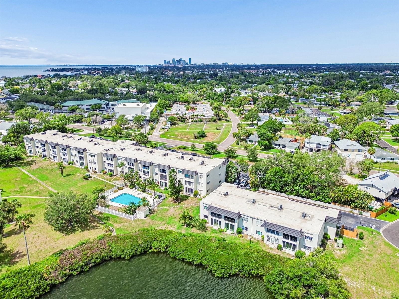LAKE OVERLOOK APTS - Residential