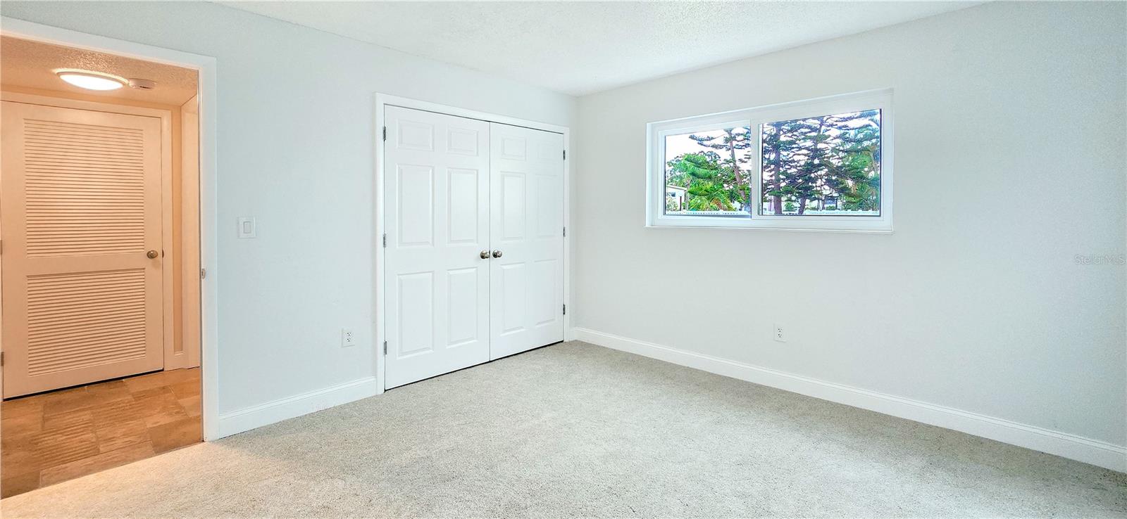 LAKE OVERLOOK APTS - Residential