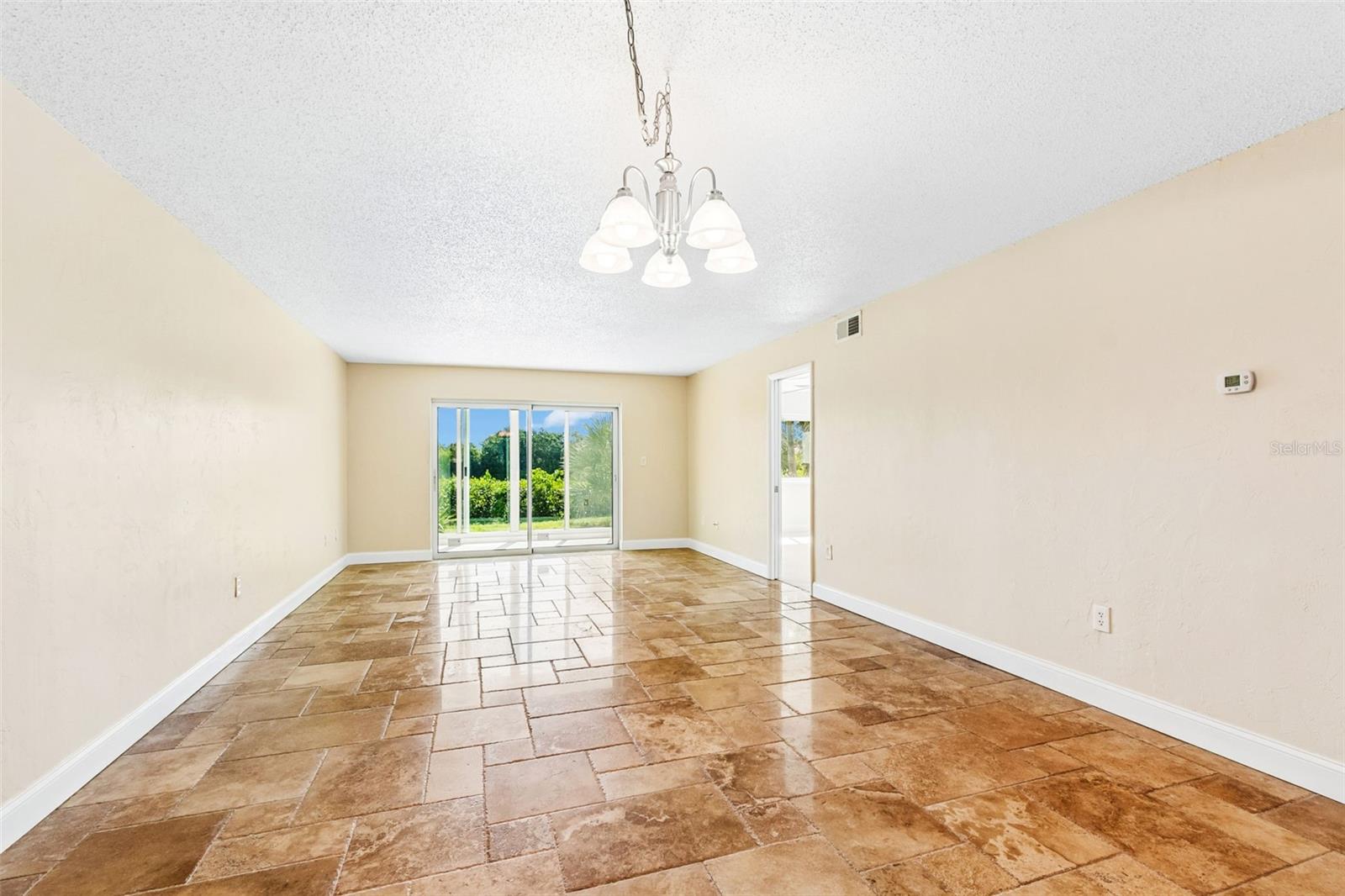 LAKE OVERLOOK APTS - Residential
