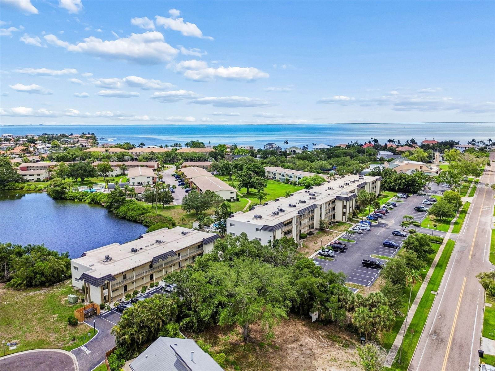LAKE OVERLOOK APTS - Residential