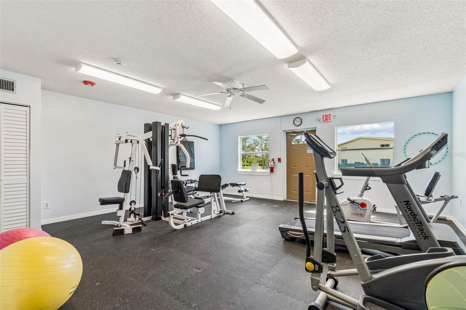LAKE OVERLOOK APTS - Residential