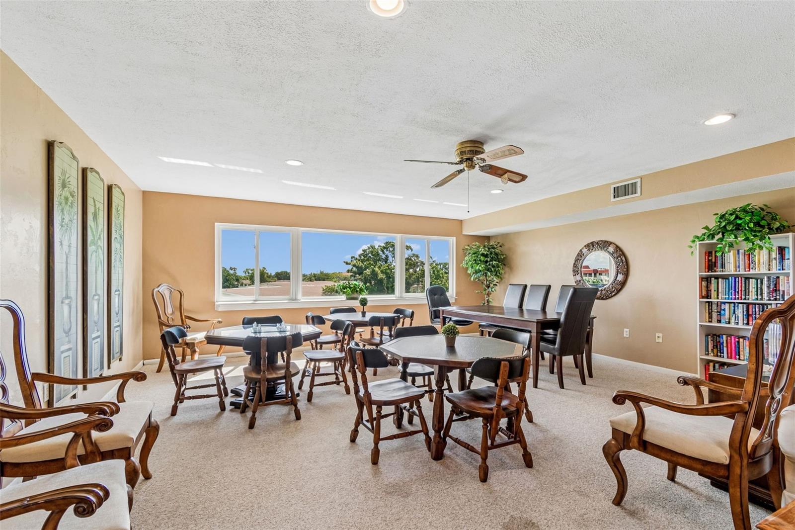 LAKE OVERLOOK APTS - Residential