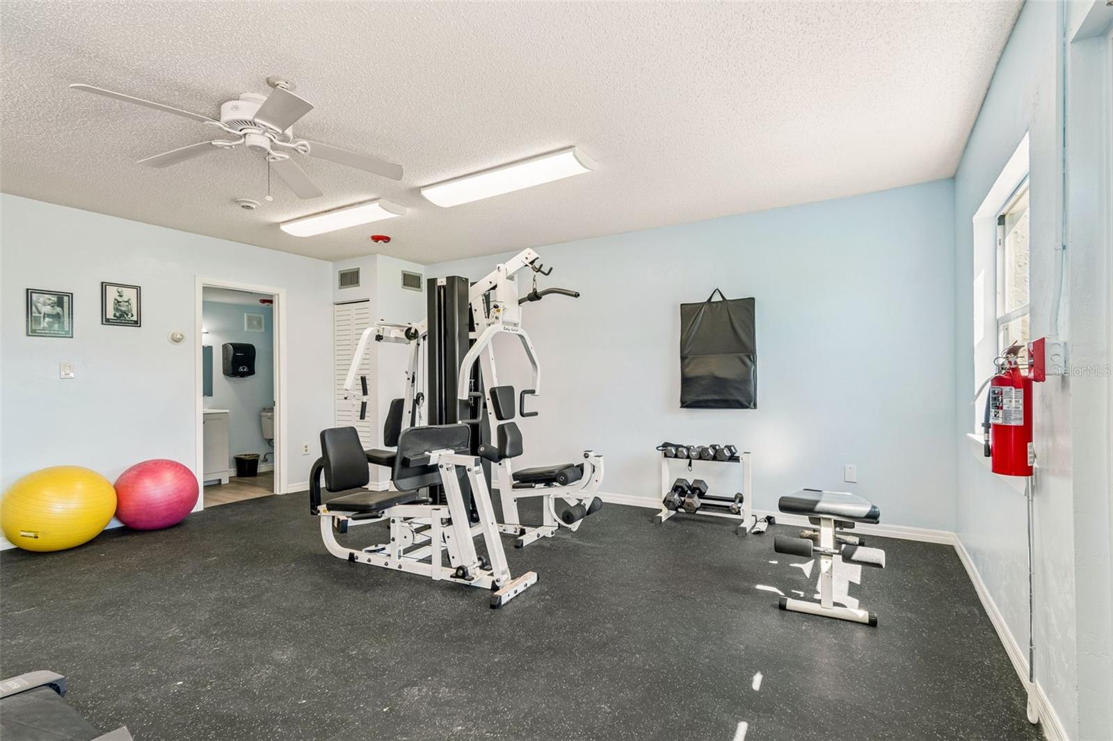 LAKE OVERLOOK APTS - Residential