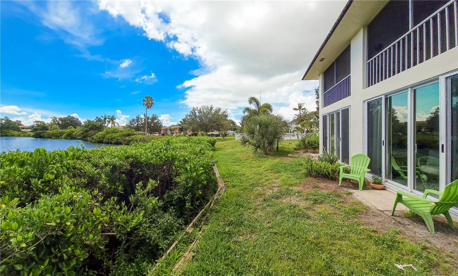 LAKE OVERLOOK APTS - Residential
